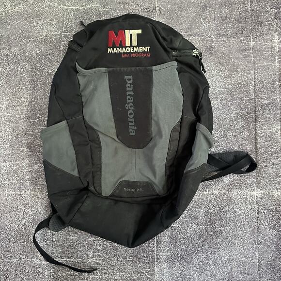 Men's Patagonia Black Gray Yerba Hiking Climbing 24L Day Pack Laptop Backpack